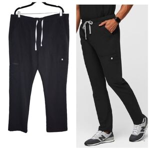Figs Cairo™ Cargo Black Scrub Pants. Men's size XXL.